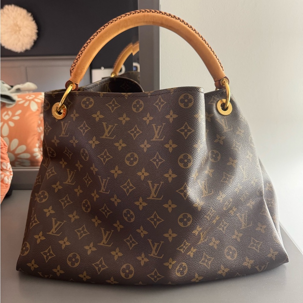 Louis Vuitton Artsy MM